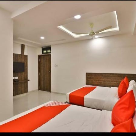 Hotel Pathik Villa أحمد أباد المظهر الخارجي الصورة