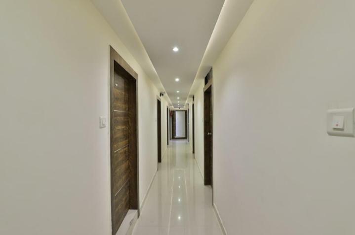 Hotel Pathik Villa أحمد أباد المظهر الخارجي الصورة