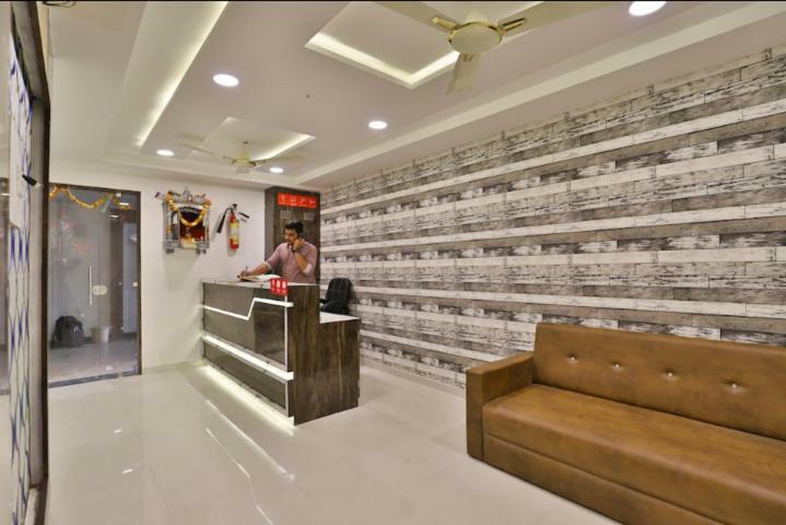 Hotel Pathik Villa أحمد أباد المظهر الخارجي الصورة