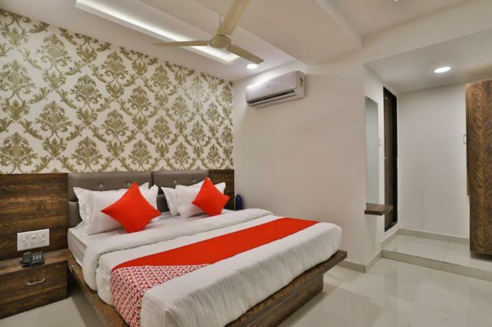 Hotel Pathik Villa أحمد أباد المظهر الخارجي الصورة