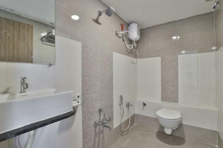 Hotel Pathik Villa أحمد أباد المظهر الخارجي الصورة