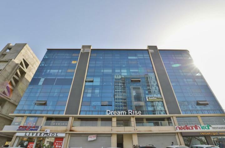 Hotel Pathik Villa أحمد أباد المظهر الخارجي الصورة