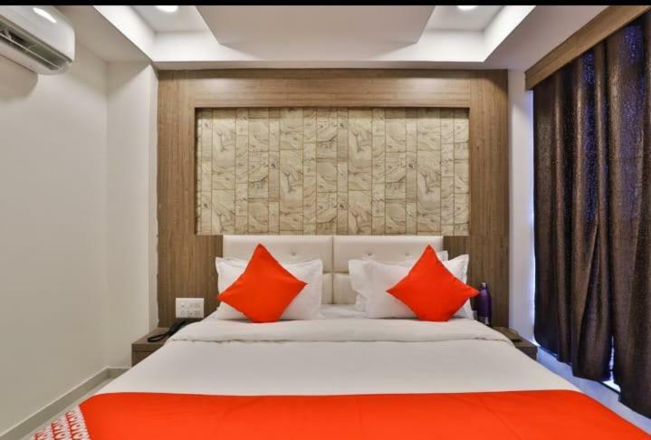 Hotel Pathik Villa أحمد أباد المظهر الخارجي الصورة